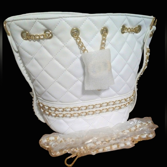 Quilted Gold Chain Accented Designer Fashion Bucket Bag - Picture 2 of 5